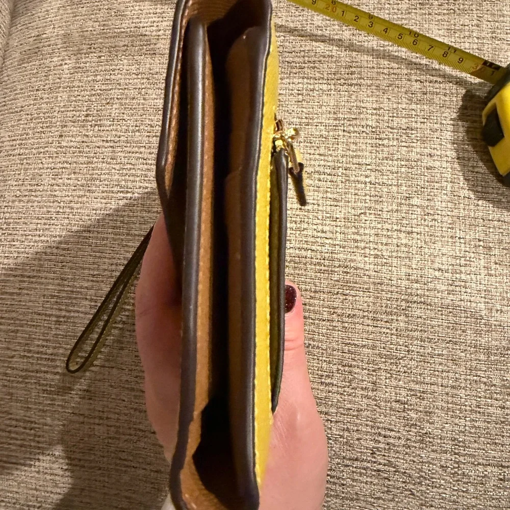 Coach Chartreuse Pebbled Leather Envelope Wristlet Wallet Gold Hardware BNNU